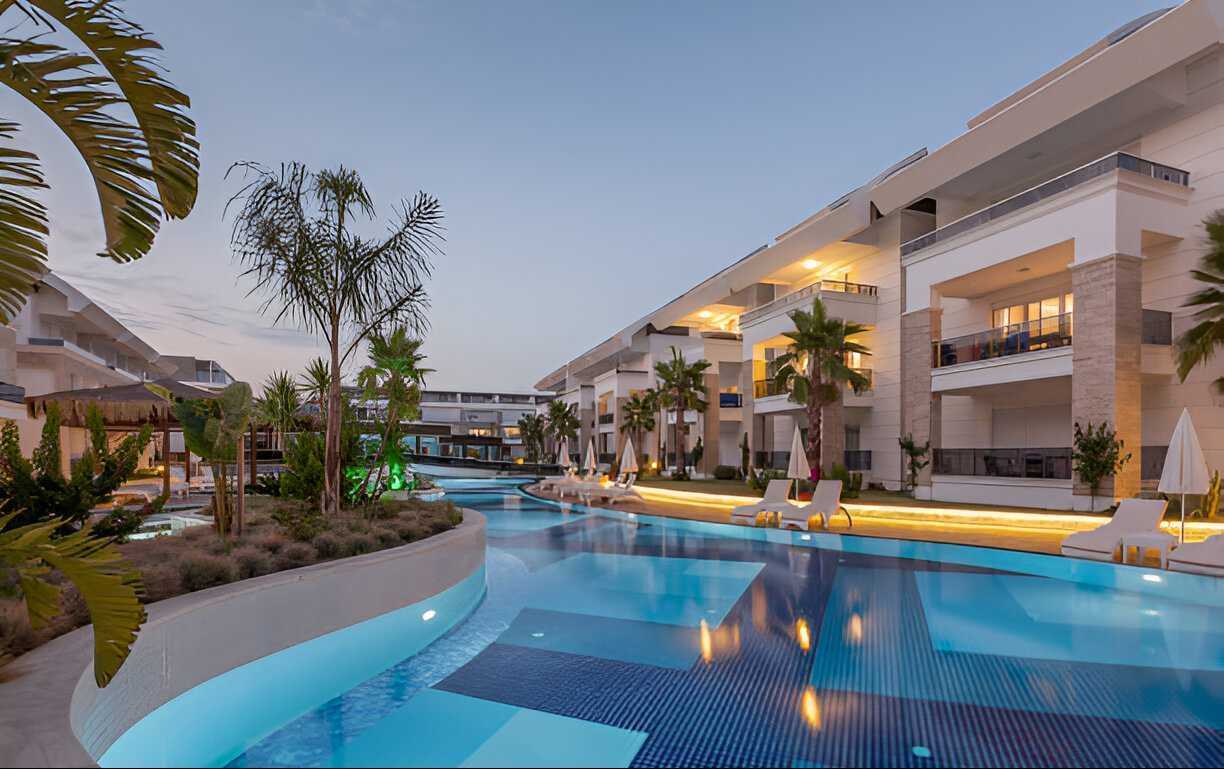 What is Luxury Hotel